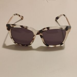 Stylish Tortoise Shell Sunglasses